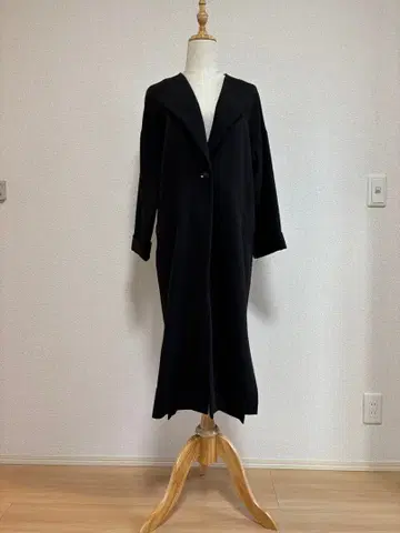 심플한 블랙 롱 코트 (여성용), 노브랜드