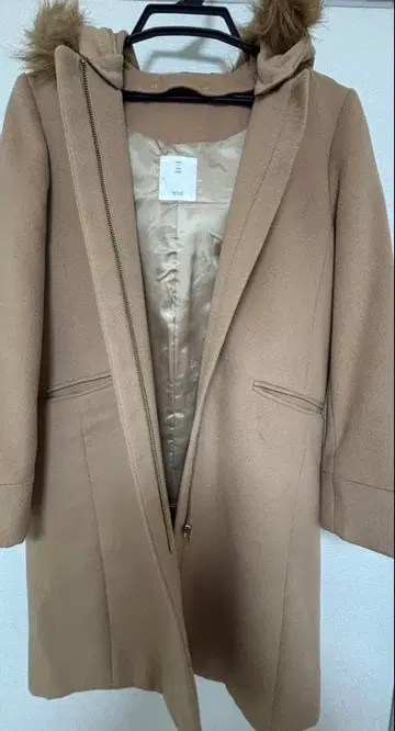 Vis 베이지 퍼 후드 롱 코트