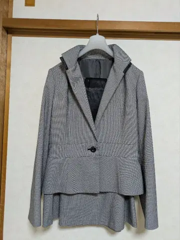 체크 무늬 자켓과 스커트 세트