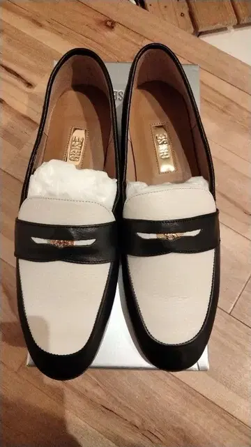 루탈론 GRISE 로퍼 24.5cm 화이트/블랙