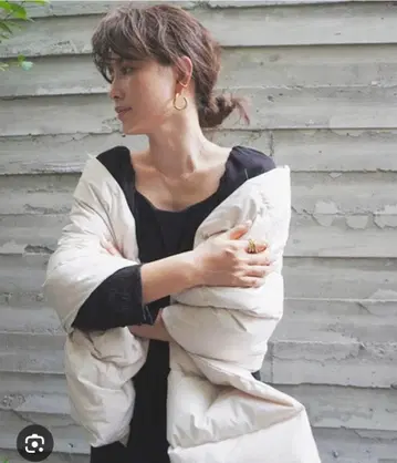 새상품 ETRETOKYO 다운 스톨