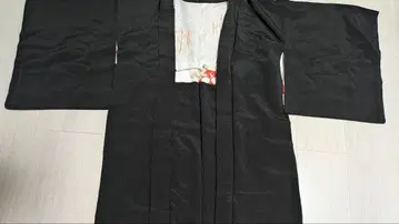 블랙의 심플한 겉옷