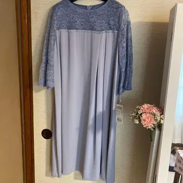 라이트 블루 레이스 드레스 플레어 슬리브