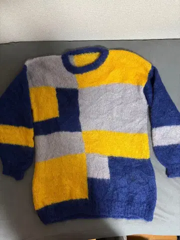 모헤어풍 니트 포커즈