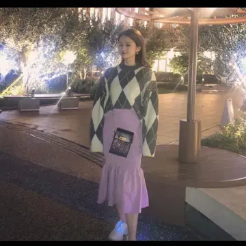 Bibiy. 라메 숄더백