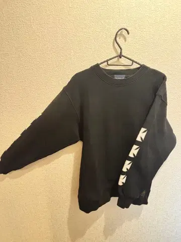 Phatnk 블랙 스웨트 셔츠