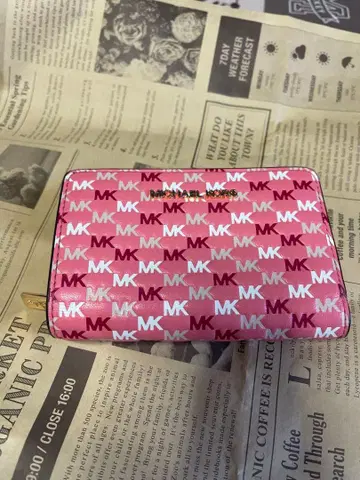 MK 로고 접이식 지갑 핑크