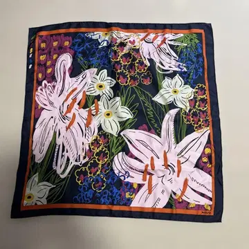 새상품 투모로우랜드 마니프리 스카프