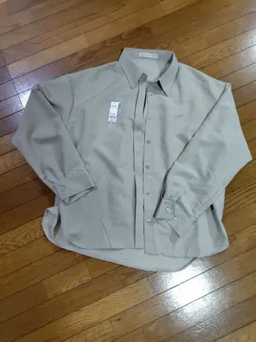 EVERY.VERY 베이지 긴팔 셔츠