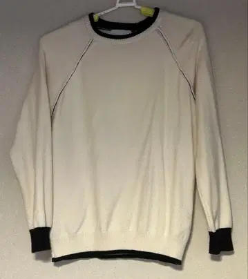 아이보리 래글런 슬리브 스웨터