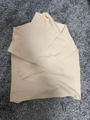 HEREIAM 베이지 하이넥 스웨터 F