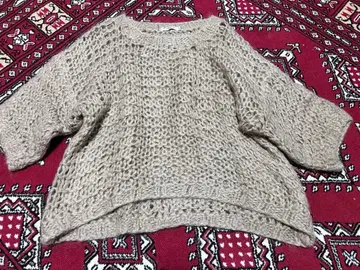 메드모아젤 베이지 오버 사이즈 니트 스웨터