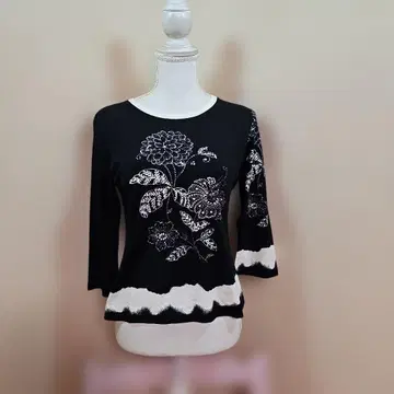 아주 멋진 모던 디자인 블라우스