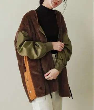 La-gemme 이소재 절개 퍼 자켓 브라운