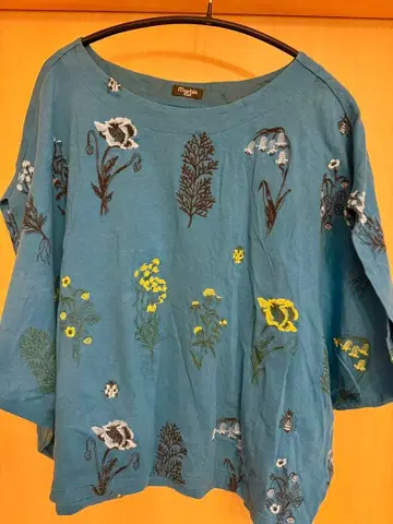 [ 새상품급 ] marble sud 꽃무늬 자수 반팔 상의 파랑