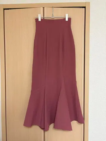 SNIDEL 머메이드 스커트 (슬릿 포함)