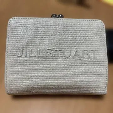 질스튜어트 이단 접이식 지갑 베이지