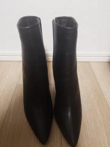 KOKO BLUE MOON 블랙 가죽 앵클부츠 스틸레토