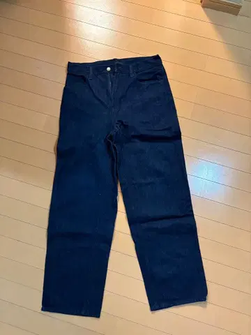 다크 블루 데님 팬츠 스트레이트 스타일