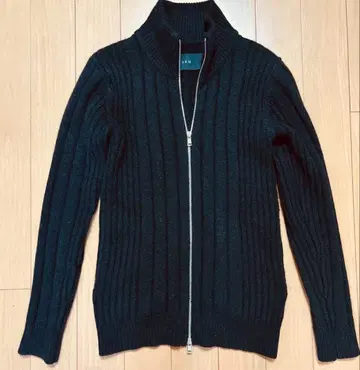 AKM 에이케이엠 니트