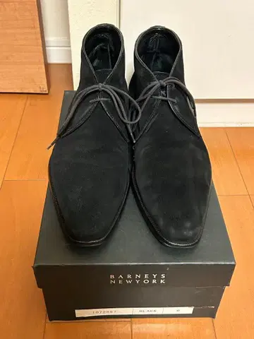 BARNEYS NEW YORK 블랙 처카 부츠