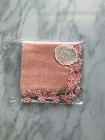 치카자와 레이스 손수건 봄날 피치