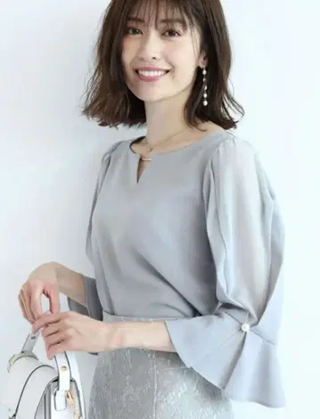 에어리 슬리브 루즈 블라우스 아푸와이저 리셰