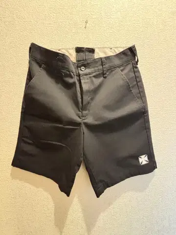 블랙 숏팬츠 자수 십자가 포함