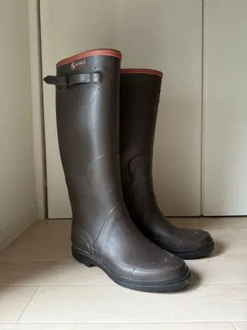 AIGLE 브라운 버클 장화