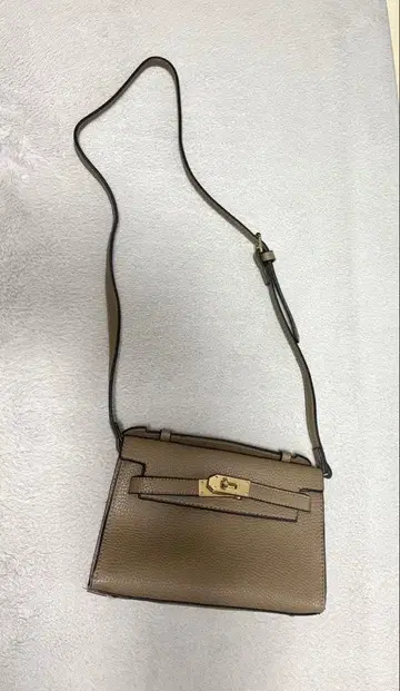 가죽 숄더백 베이지