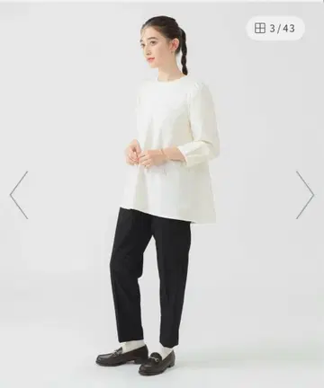 화이트 레이스 튜닉과 블랙 팬츠 세트