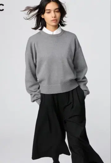 [한 번 단시간 착용만] 유니클로 스무스 코튼 크루넥 스웨터 M