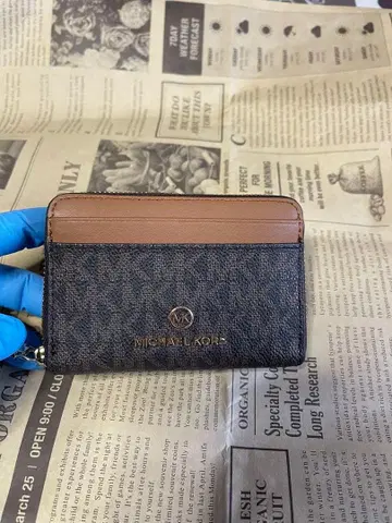 MICHAEL KORS 브라운 코인 케이스