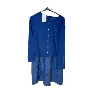 새상품 미사용 택 포함 Bourgogne 블루 긴팔 상의