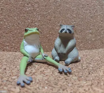 개구리와 아라이 너구리 피규어 세트
