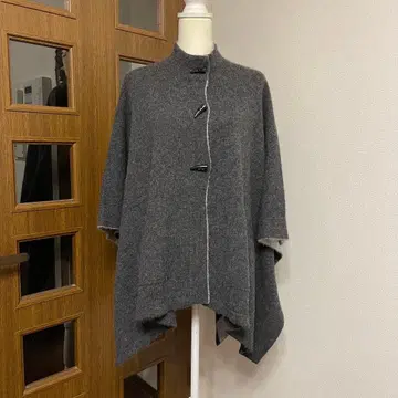 레리안 울 알파카 혼방 망토 니트 차콜 그레이 계열