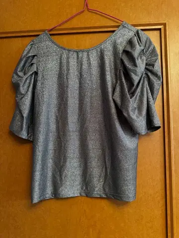 실버 퍼프 슬리브 상의