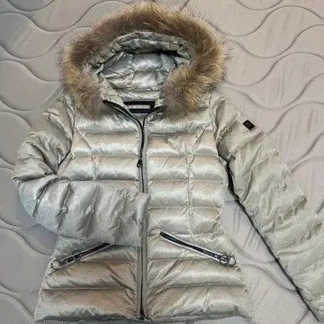 HETREGO 카키색 후드 부착 다운 자켓