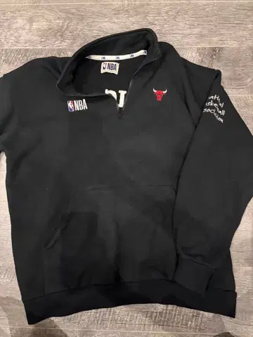 NBA 시카고 불스 하프 지퍼 맨투맨 블랙