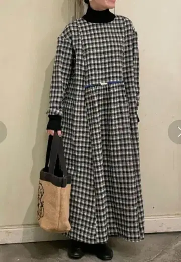 새상품급 비어즐리 울 핸드락 자수 원피스