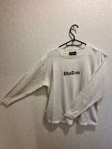PhaTrnk 자수 로고 화이트 긴팔 T셔츠