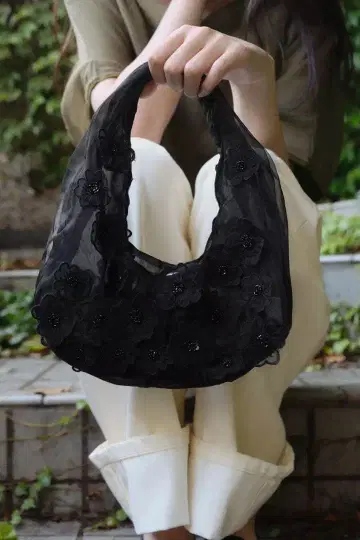 ZARA 자라 블랙 꽃무늬 자수 숄더백 M