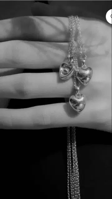 LORO heart necklace 01