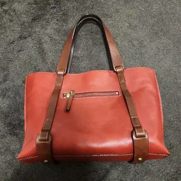 가죽 토트백 빨간색 지퍼 포켓 부착