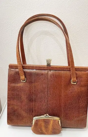 브라운 가죽 핸드백과 동전 지갑 세트