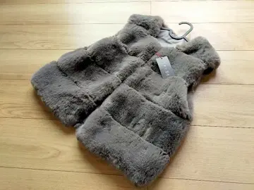 새상품 TRUBE 가을/겨울 인조 모피 베스트 숏 기장 차콜 그레이