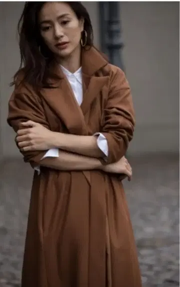 Loin. 로완 이가와 하루카 씨 브라운 롱 코트