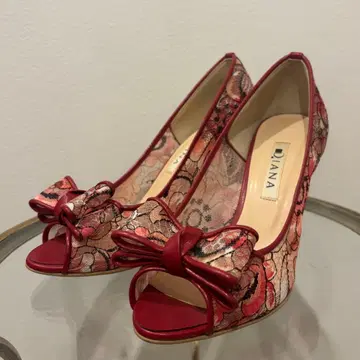 DIANA 레이스 리본 오픈토 펌프스