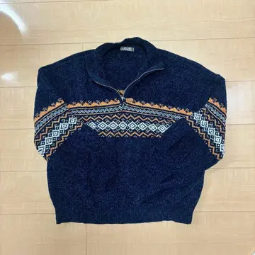 네이비 노르딕 무늬 하프 지퍼 스웨터