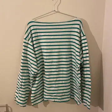 outil 보더 티셔츠